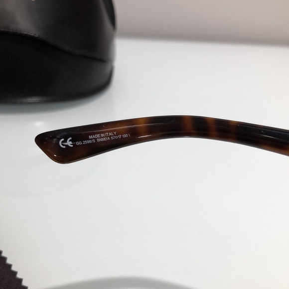 Gucci Sunglasses with Case - Picture 4 of 10